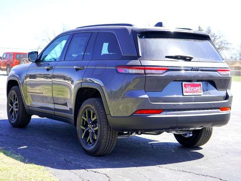 New 2026 Jeep Grand Cherokee Altitude RWD image 8