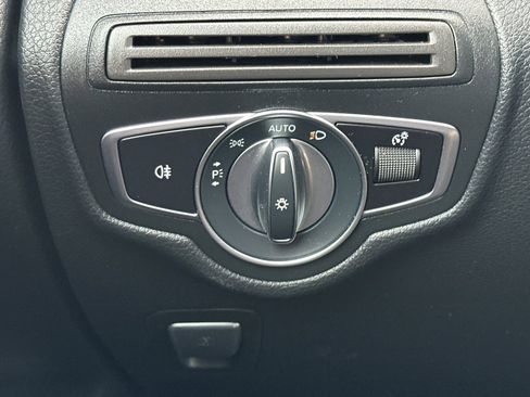 Used 2020 Mercedes-Benz GLC 350e 4MATIC image 32