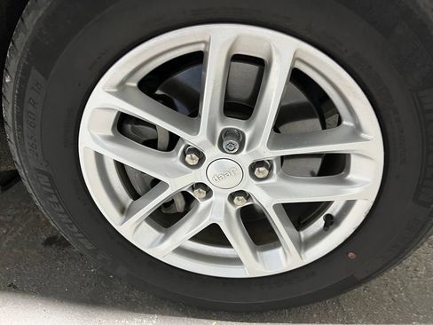 Used 2024 Jeep Grand Cherokee L Laredo RWD image 46