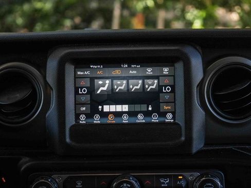 Used 2022 Jeep Wrangler Unlimited Sport AWD/4WD image 13