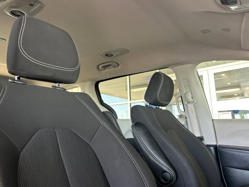 Used 2023 Chrysler Voyager LX image 15