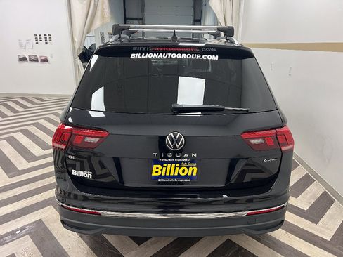 Used 2022 Volkswagen Tiguan SE w/ Panoramic Sunroof Package AWD/4WD image 23