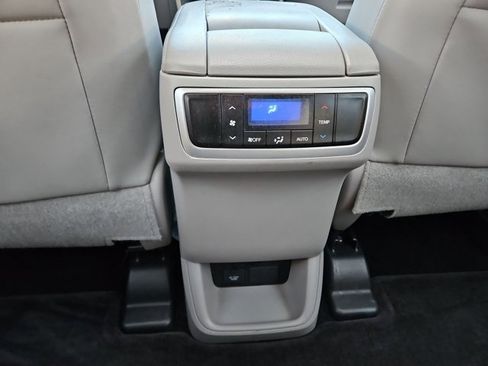 Used 2016 Toyota Highlander XLE AWD/4WD image 23