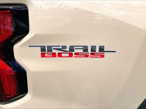 Used 2024 Chevrolet Colorado Trail Boss w/ Advanced Trailering Package AWD/4WD image 9