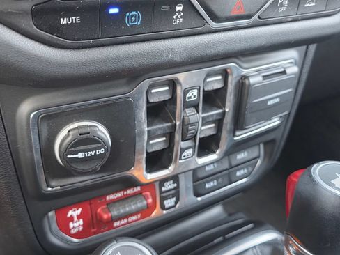 Used 2024 Jeep Wrangler Unlimited Rubicon 4xe AWD/4WD image 29