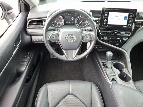 Used 2023 Toyota Camry SE image 12