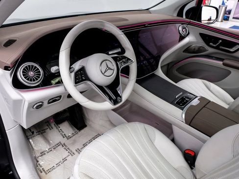 Used 2023 Mercedes-Benz EQS 580 4MATIC SUV image 3