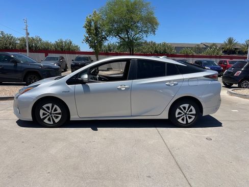 Used 2017 Toyota Prius Three w/ Carpet Mat Package FWD image 5