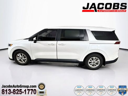 Used 2022 Kia Carnival LX FWD image 1