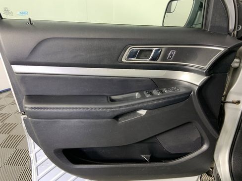 Used 2017 Ford Explorer XLT w/ Equipment Group 201A image 24