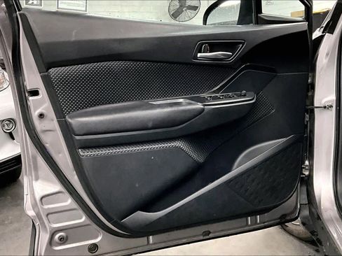 Used 2018 Toyota C-HR XLE image 16