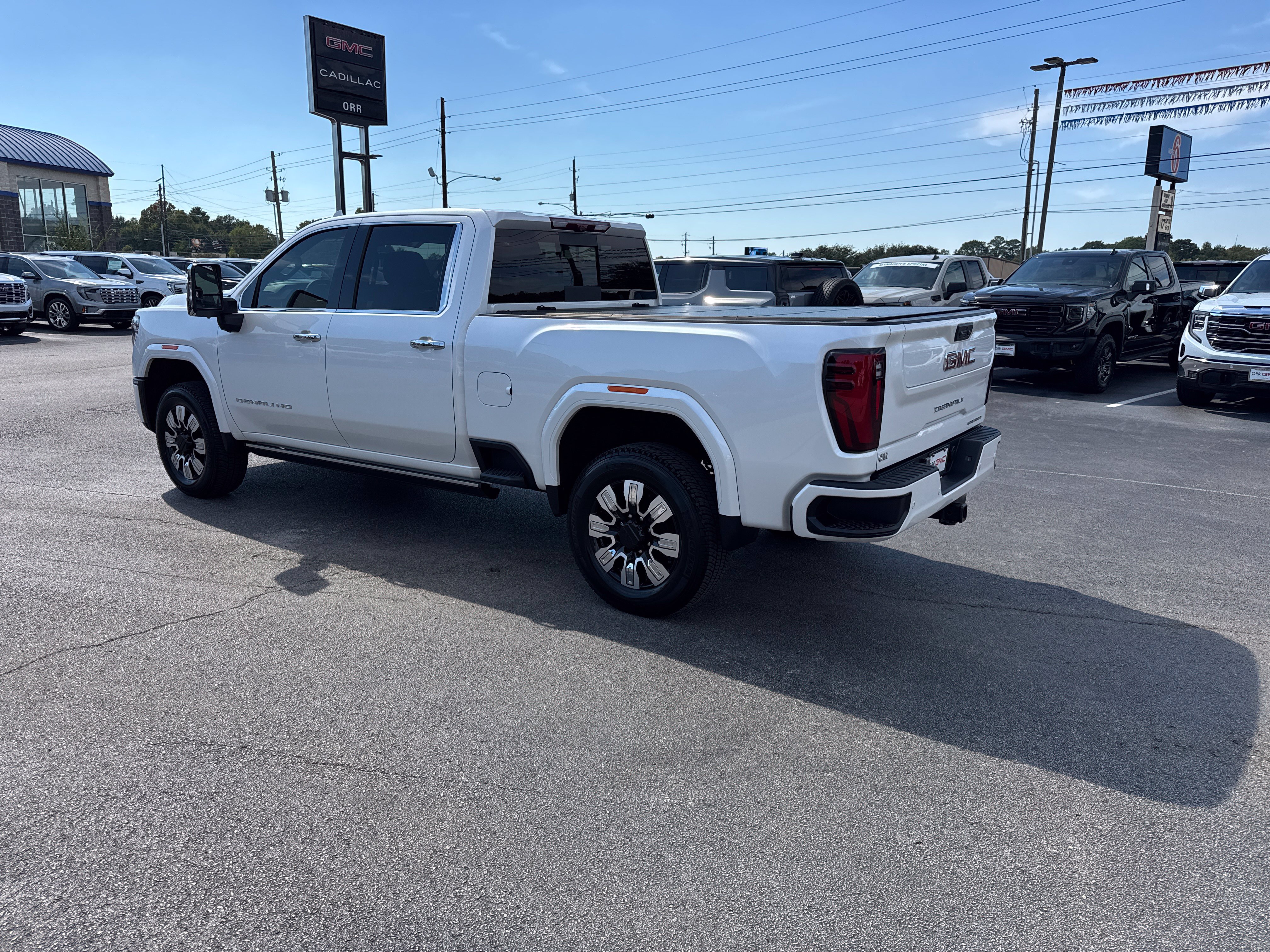 Used 2025 GMC Sierra 2500 Denali w/ Denali Reserve Package AWD/4WD image 3