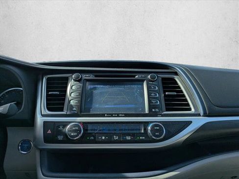 Used 2019 Toyota Highlander Limited Platinum image 12