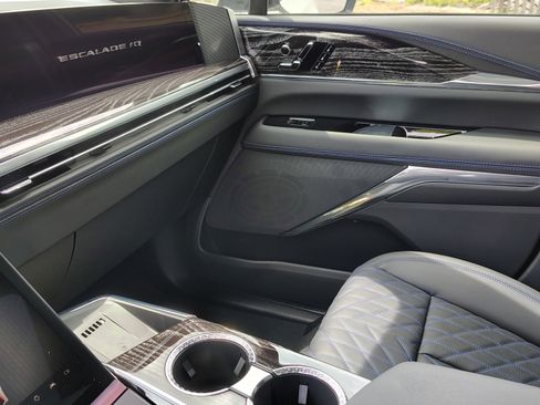 New 2025 Cadillac Escalade IQ Luxury 1 image 30