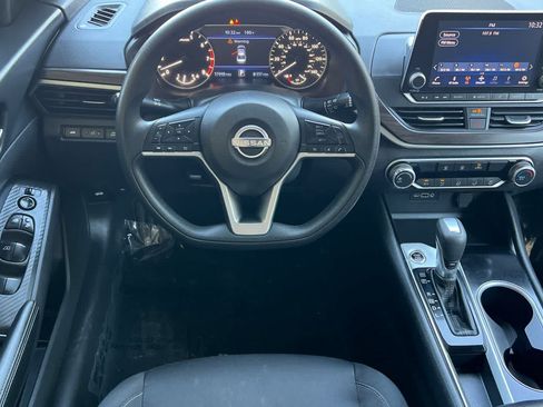 Used 2024 Nissan Altima 2.5 SV FWD image 16