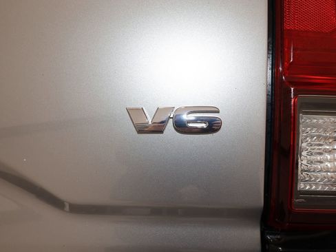 Used 2023 Toyota Tacoma SR image 33