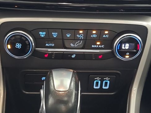 Used 2018 Ford EcoSport Titanium w/ Titanium Cold Weather Package AWD/4WD image 26