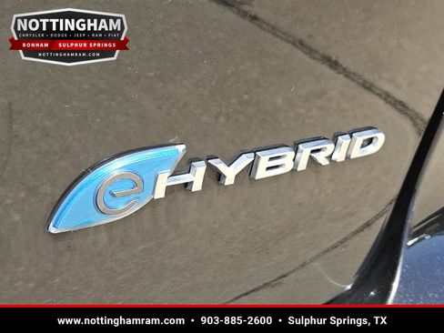 Used 2023 Chrysler Pacifica Touring-L FWD image 8