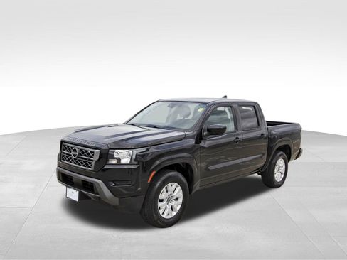 Used 2022 Nissan Frontier SV image 2