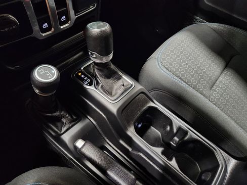 Used 2021 Jeep Wrangler Sport AWD/4WD image 40