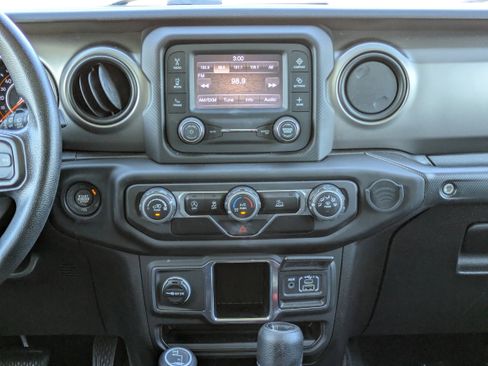 Used 2021 Jeep Wrangler Unlimited Sport AWD/4WD image 5