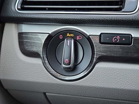 Used 2018 Volkswagen Passat 2.0T SE image 17