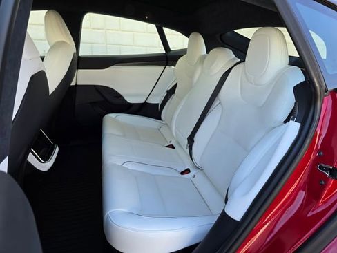Used 2021 Tesla Model S Plaid image 32