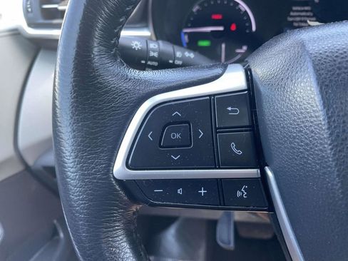 Used 2024 Toyota Sienna XLE FWD image 32