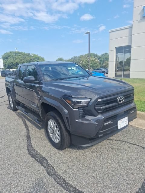 Used 2025 Toyota Tacoma SR5 AWD/4WD image 4