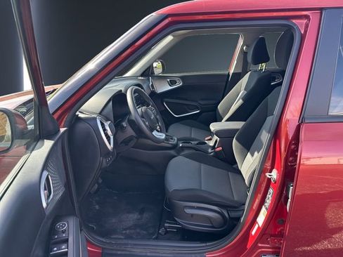 Used 2023 Kia Soul LX w/ LX Technology Package FWD image 9