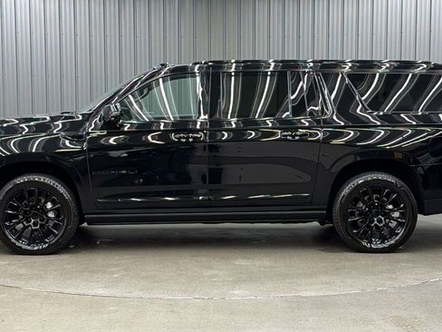 Used 2026 GMC Yukon XL Denali w/ Sun & Power Step Package AWD/4WD image 2