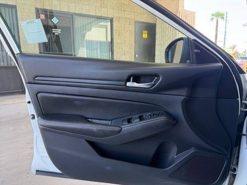 Used 2025 Nissan Altima 2.5 SV FWD image 18