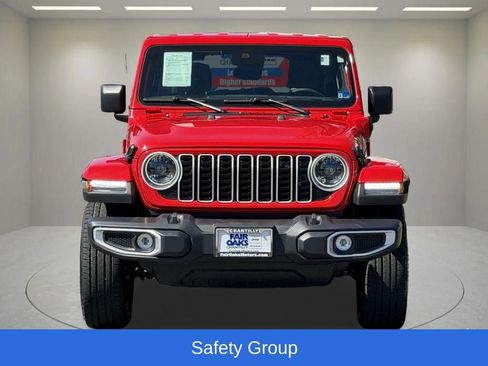Used 2025 Jeep Wrangler Unlimited Sahara w/ Safety Group image 5