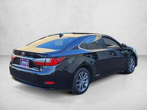 Used 2017 Lexus ES 300h image 5