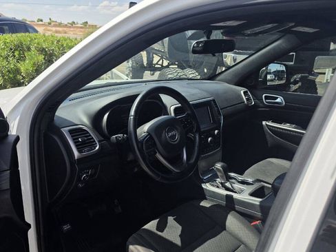 Used 2020 Jeep Grand Cherokee Laredo AWD/4WD image 8