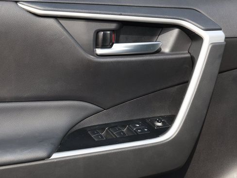 Used 2025 Toyota RAV4 XLE image 25