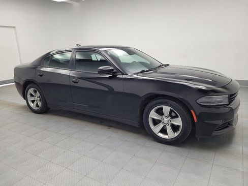 Used 2017 Dodge Charger SXT image 11