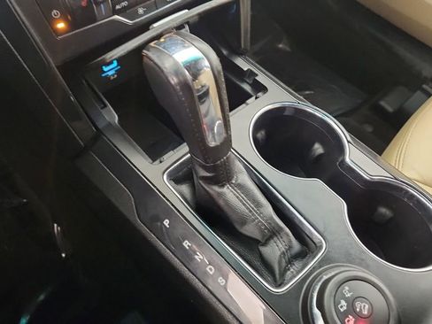 Used 2016 Ford Explorer XLT w/ Equipment Group 202A image 25
