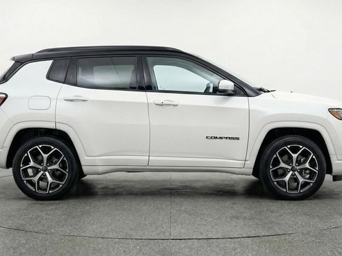 Used 2025 Jeep Compass Limited image 11