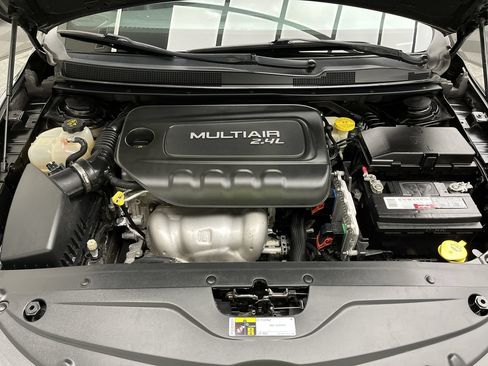 Used 2015 Chrysler 200 S FWD image 22