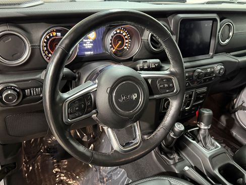 Used 2018 Jeep Wrangler Unlimited Sahara AWD/4WD image 3