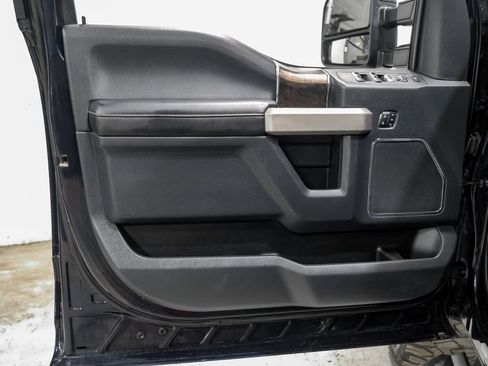 Used 2022 Ford F250 Lariat w/ Black Appearance Package AWD/4WD image 43