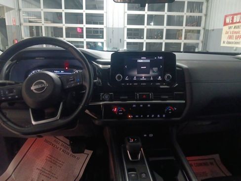 Used 2024 Nissan Pathfinder SV image 13