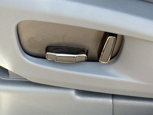 New 2026 Land Rover Defender 110 OCTA image 23