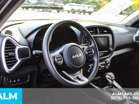 Used 2025 Kia Soul LX w/ LX Technology Package FWD image 22