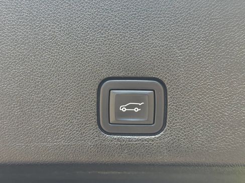 Used 2023 Cadillac XT6 Premium Luxury AWD/4WD image 17