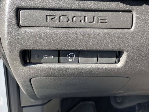 Used 2023 Nissan Rogue S AWD/4WD image 18