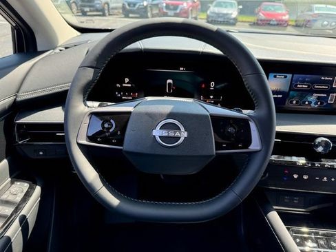 Used 2025 Nissan Murano SV AWD/4WD image 7