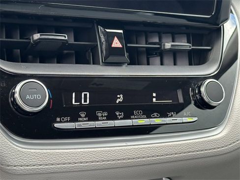 Used 2025 Toyota Corolla Cross LE image 19