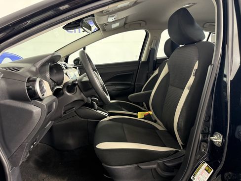 Used 2020 Nissan Versa SV image 14